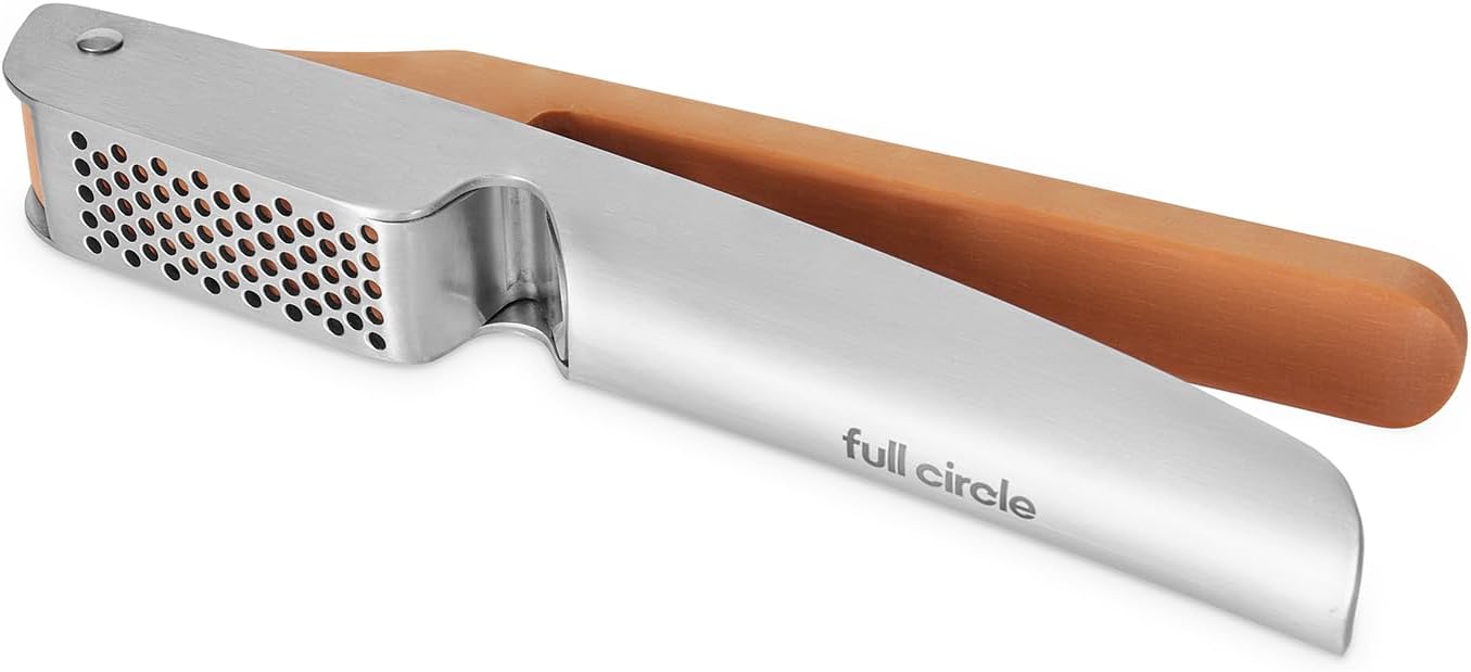 Full Circle No Mess Garlic Press – Easy-Clean Stainless Steel – Effortless Crushing and Quick Mess-Free Clean-Up – Integrated Cleaner Scraper, Dishwasher safe